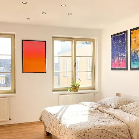 Art With Rooftop Prosecco Picnic Or Breakfast דירה צ'סקה בודיוביצה