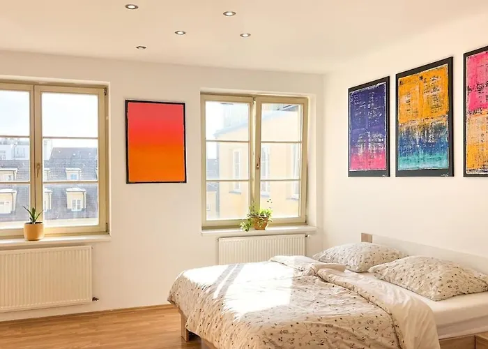 Art With Rooftop Prosecco Picnic Or Breakfast דירה צ'סקה בודיוביצה